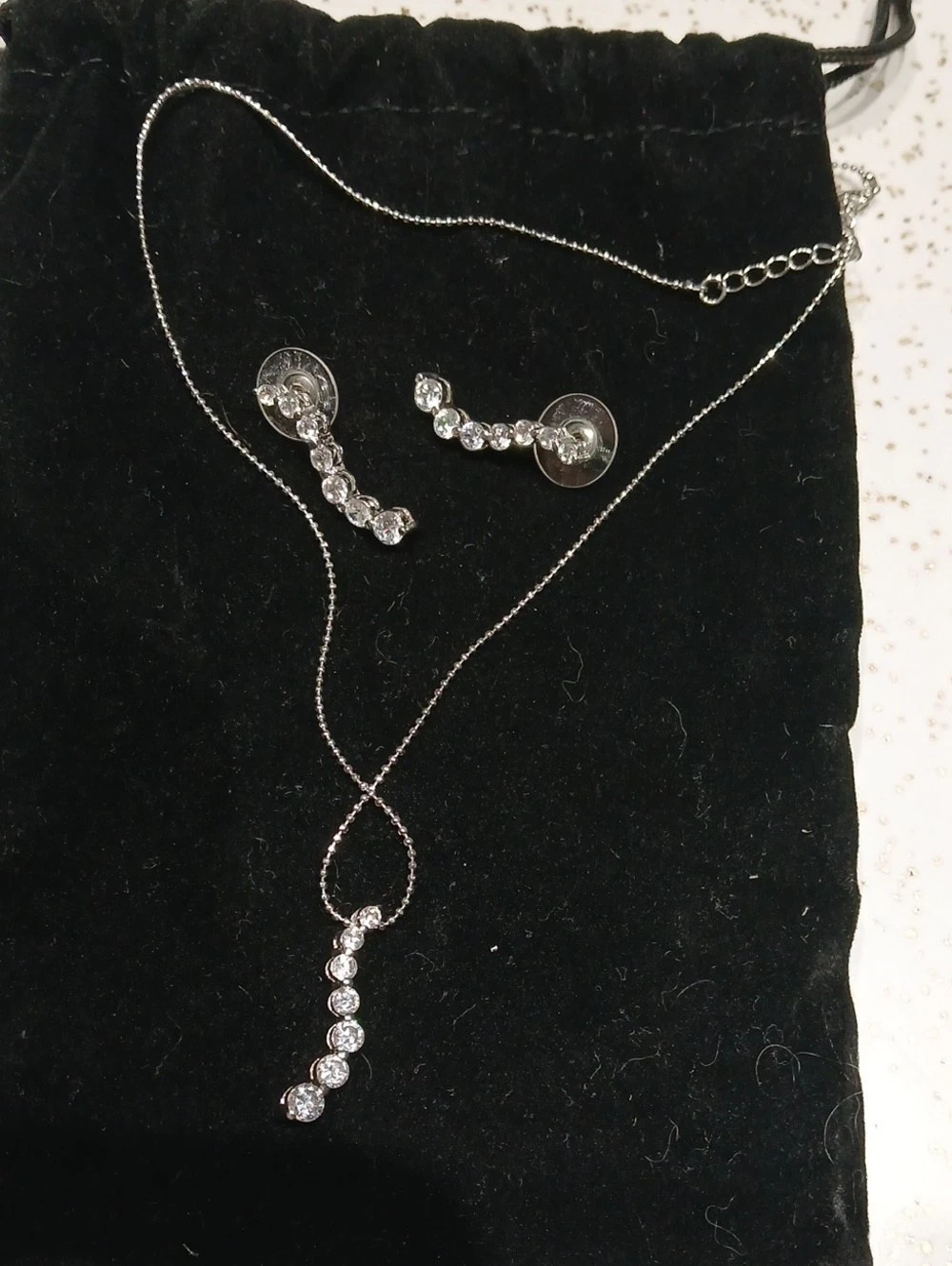 Rhinestone Necklace & Earrings Set in Silver Like New